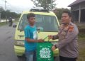 Kepedulian Kapolsek Wayapo, Salurkan Bantuan Sembako untuk Warga