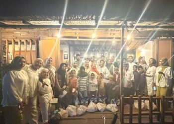 ‎Alumni 06 Bursel Gelar Buka Puasa Bersama dan Santuni Puluhan Anak Yatim di Namrole