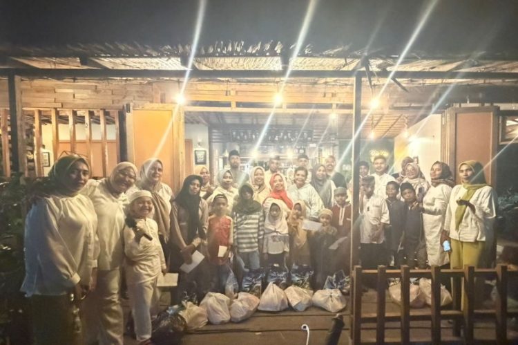 Alumni 06 Bursel Gelar Buka Puasa Bersama dan Santuni Puluhan Anak Yatim di Namrole