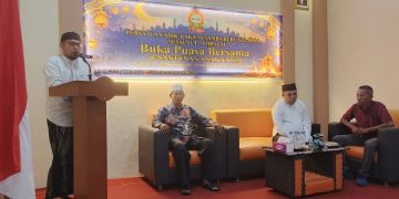 Bupati La Hamidi dan Wakil Ketua DPRD Ahmadan Loilatu Hadiri Buka Puasa Nusamba, Serahkan Santunan kepada Anak Yatim Janda dan Lansia