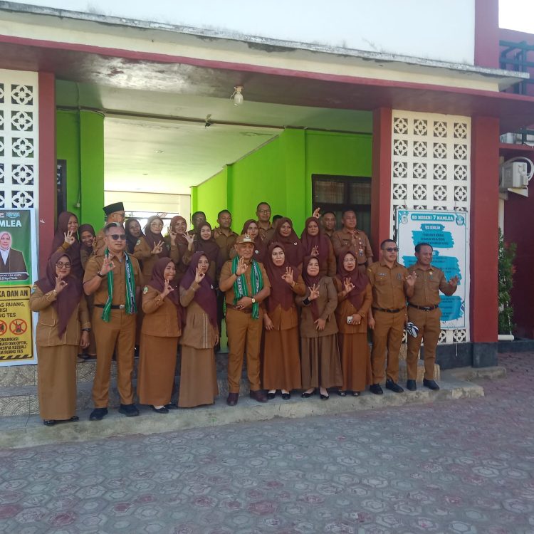 Kepemimpinan Ikram Umasugi Dapat Apresiasi, Hadir Langsung Buka Ujian SD di Kabupaten Buru