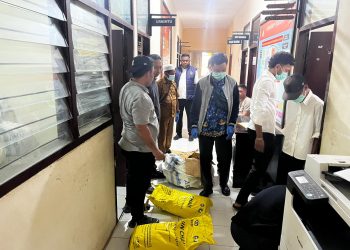 SAT RESKRIM POLRES BURU SELATAN TANGANI KASUS DUGAAN TINDAK PIDANA PERLINDUNGAN KONSUMEN TERKAIT PEREDARAN PELUMAS PERTAMINA PALSU