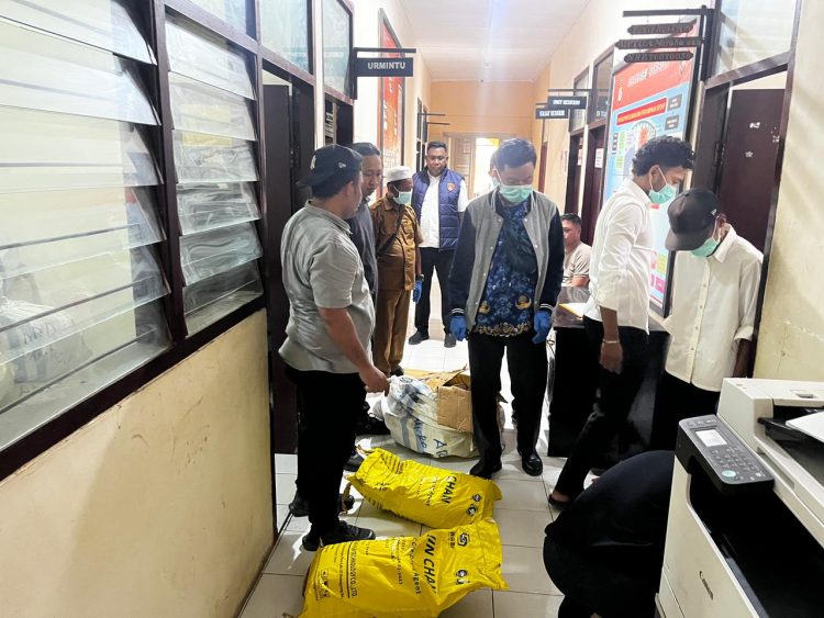 SAT RESKRIM POLRES BURU SELATAN TANGANI KASUS DUGAAN TINDAK PIDANA PERLINDUNGAN KONSUMEN TERKAIT PEREDARAN PELUMAS PERTAMINA PALSU