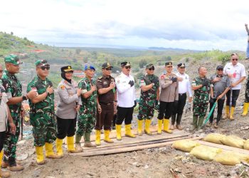 Gubernur Tinjau Gunung Botak Didampingi Pangdam Pattimura dan Kapolda, Tegaskan Komitmen Berantas Tambang Ilegal
