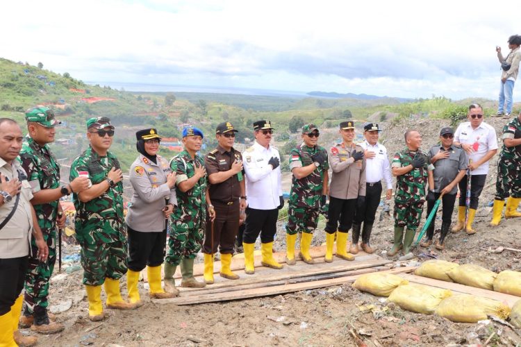 Gubernur Tinjau Gunung Botak Didampingi Pangdam Pattimura dan Kapolda, Tegaskan Komitmen Berantas Tambang Ilegal