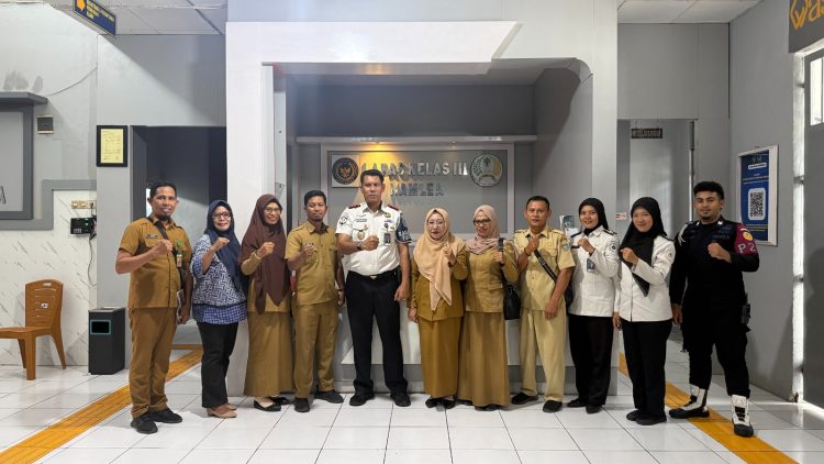 Lapas Namlea Terima 31 e-KTP Warga Binaan dari Disdukcapil Buru