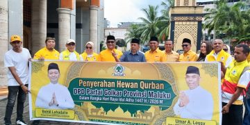 Dari Ketum Bahlil untuk Maluku: Golkar Serahkan Hewan Qurban di Al Fatah Ambon dan Negeri Tulehu