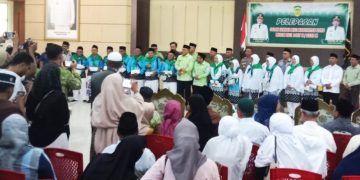 Bupati Buru Ikram Umasugi Lepas 13 Calon Jemaah Haji