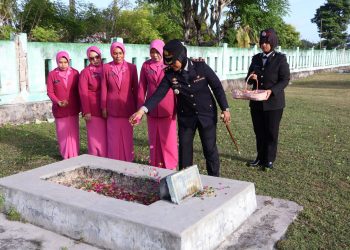 Jelang HUT Bhayangkara ke-80, Polres Buru Ziarah ke TMP Nasluwing: Mengingat Jasa Pahlawan, Memperkuat Semangat Pengabdian