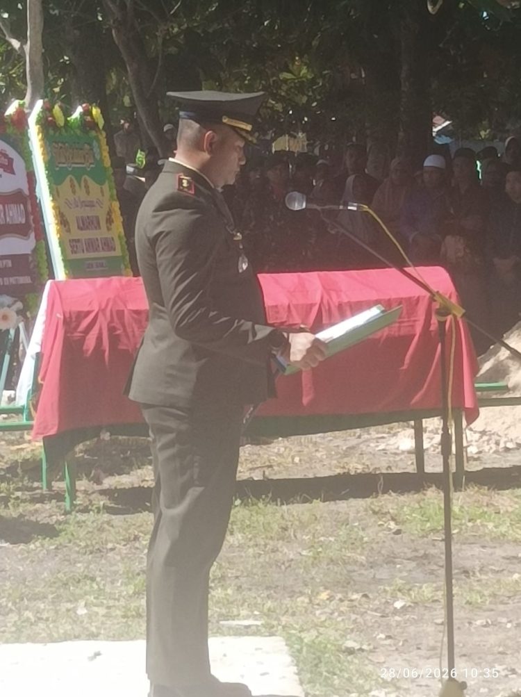 Dandim 1506/Namlea Pimpin Upacara Pemakaman Militer Sertu Anwar Ahmad