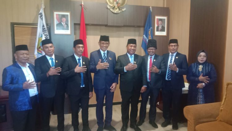 Usai dilantik sebagai Anggota DPRD PAW Asal Partai Nasdem, Robi Nurlatu Mendapat Ucapan Selamat dari Abdulla Vanath