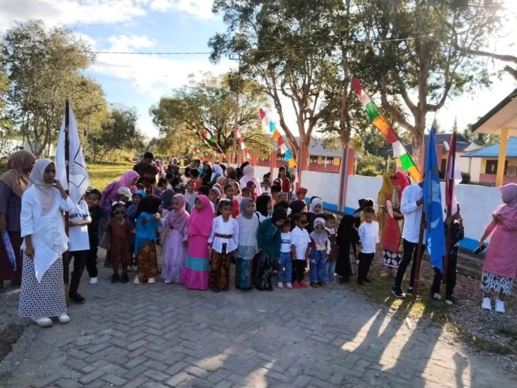 Semangat Kartini Hidup dalam Peran Perempuan Buru Selatan: Dari Rumah, Laut, Kebun, hingga Ruang Publik