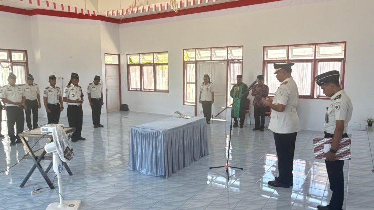 Perkuat Organisasi, Kalapas Namlea Lantik  Dua Pejabat Eselon V