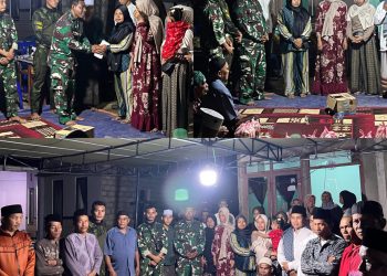 Wujud Kepedulian, Danki Yonif 733/Masariku Hadiri Malam Tahlilan dan Serahkan Bantuan kepada Keluarga Almarhum Soleman Papalia