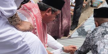Gubernur Maluku Canangkan Pemasangan Atap Masjid Quba Al-Bayan Seith