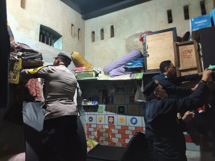 Lapas Wahai dan Polsek Gelar Razia Gabungan Kamar Hunian Warga Binaan