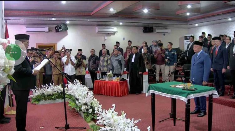 Wali Kota Ambon Lantik Roberd Sapulette sebagai Sekda Definitif, Tegaskan Reformasi Birokrasi dan Percepatan 17 Program Prioritas