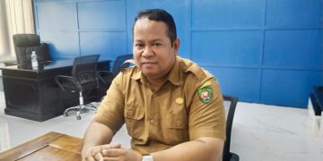 Fakir Suleman Kembali Bertugas di SMA Negeri 7 Buru, Dinas Pendidikan Akui Perannya Sangat Dibutuhkan di GTK