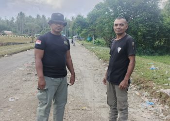 Satpol PP dan petugas Lapangan Perketat Pengawasan Kebersihan Alun-Alun Kantor Bupati Bursel Jelang HUT Kabupaten dan HUT RI