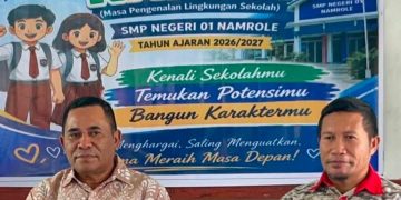 Sekda Bursel Buka Kegiatan MPLS Ramah di SMP Negeri 01 Namrole