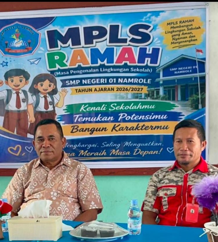 Sekda Bursel Buka Kegiatan MPLS Ramah di SMP Negeri 01 Namrole