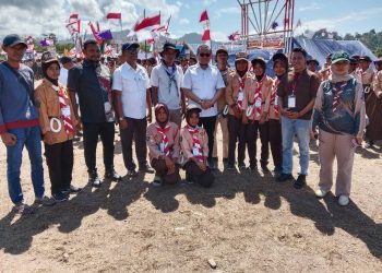 Bupati La Hamidi Kunjungi Perkemahan Pramuka di Alun-Alun Kota Namrole