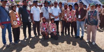 Bupati La Hamidi Kunjungi Perkemahan Pramuka di Alun-Alun Kota Namrole