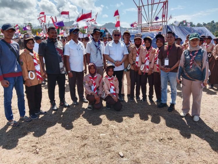 Bupati La Hamidi Kunjungi Perkemahan Pramuka di Alun-Alun Kota Namrole