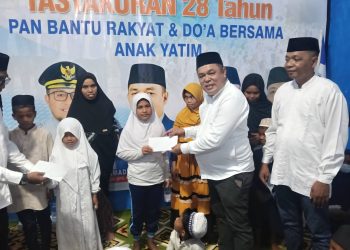 Ketua DPD PAN Buru Selatan Ahmadan Loilatu Santuni 280 Anak Yatim