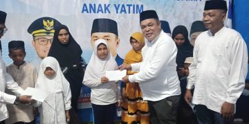 Ketua DPD PAN Buru Selatan Ahmadan Loilatu Santuni 280 Anak Yatim