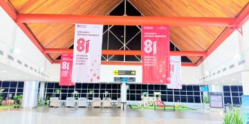 SEMANGAT KEMERDEKAAN: BANDARA PATTIMURA AMBON BERSOLEK MERAH PUTIH SAMBUT HUT RI KE-81