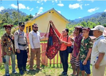 Pemalangan Sekolah SD Walafau Resmi Dibuka oleh Kadis PK dan IPTU Pol. Bernadus Nurlatu Bersama Pejabat Kepala Desa Gerwaen