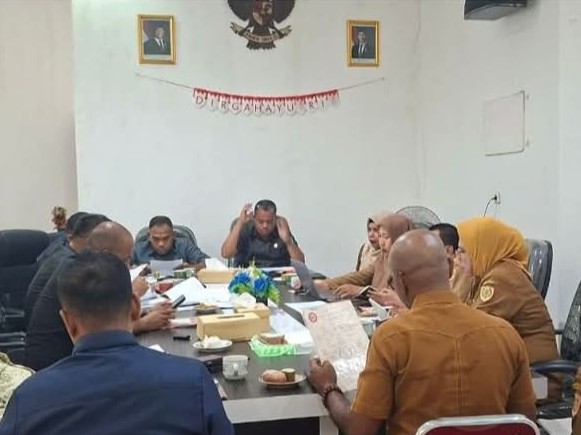 PANSUS ASET DPRD Buru Selatan Gelar Rapat Kerja, Soroti Persoalan Aset Tanah Pemda