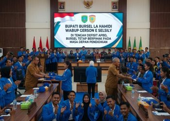 Di Tengah Defisit APBD, Bursel Tetap Berpihak pada Masa Depan Pendidikan