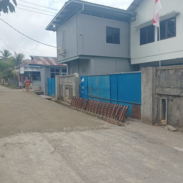 Jalan STAIN–Kahena Ditambal Setengah-Setengah, Warga Desak Wali Kota Ambon Turun Lapangan dan Soroti Truk Ayudes