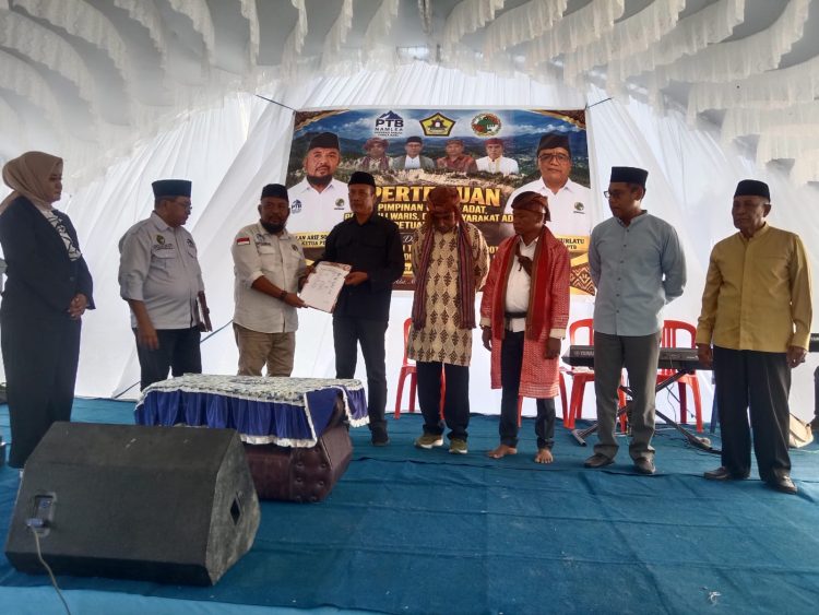 Ahli Waris Serahkan Dukungan Hak Ulayat kepada Koperasi PTB, Pembukaan Tambang Gunung Botak Makin Tegas