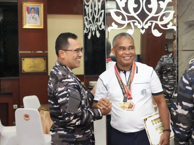 Wadan Kodaeral IX Raih Juara I Menembak Pistol Duel Falling Plate Optik Perseorangan TNI/Polri Piala Panglima TNI 2026