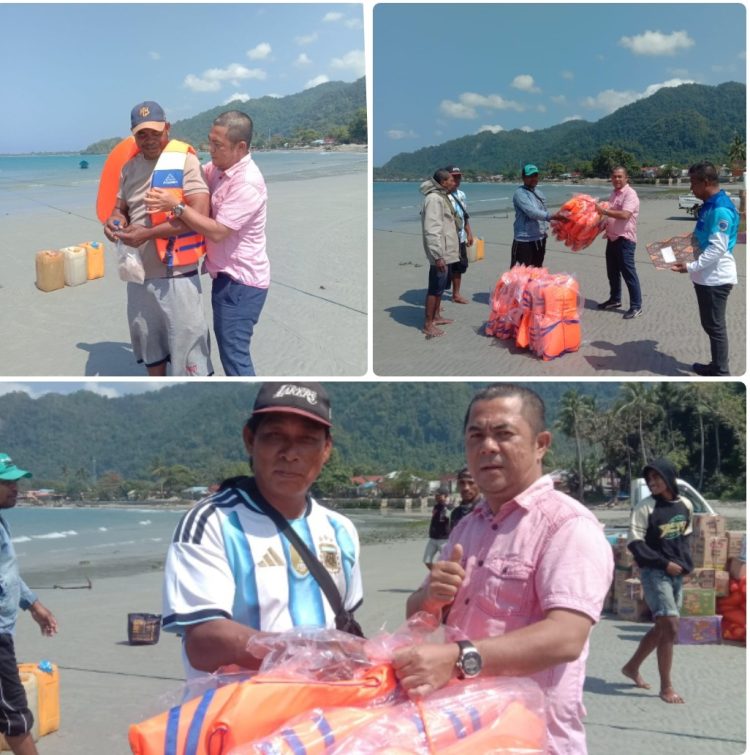 Perkuat Keselamatan Nelayan, Dishub Buru Selatan Bagikan 70 Life Jacket