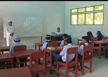 Melihat Langsung Kondisi Pesantren, Bupati Bursel La Hamidi Janji Bantu Santri Hidayatullah