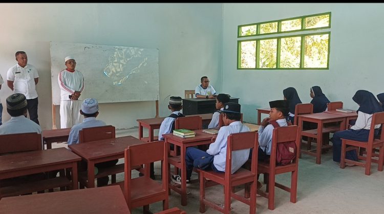 Melihat Langsung Kondisi Pesantren, Bupati Bursel La Hamidi Janji Bantu Santri Hidayatullah