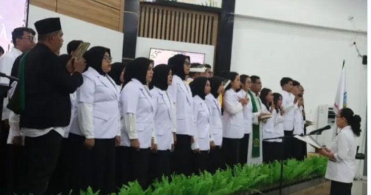 77 Lulusan FK Unpatti Jalani Sumpah Dokter Muda