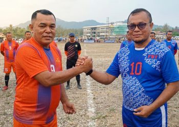 Bupati Cup 2026 Dibuka, La Hamidi Pimpin Laga Eksibisi Pemda Bursel vs DPRD