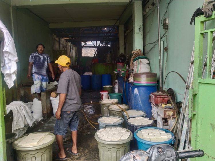 SOROTAN LIMBAH TAHU-TEMPE DIBANTAH, TUDINGAN BUANG KE KALI DIMINTA DIBUKTIKAN