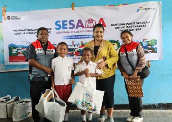 Perluas Manfaat Program SESAMA, Pertamina Kembali Salurkan Perlengkapan Sekolah Bagi Ratusan Murid di Sentani