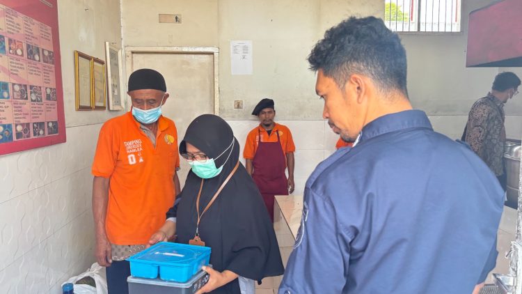 Wujudkan Dapur Sehat, Lapas Namlea Gandeng Dinkes Buru Lakukan IKL Perpanjangan Sertifikat Laik Higiene