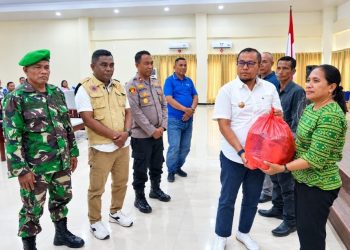 Bupati La Hamidi Salurkan Bantuan Sembako bagi Korban Karhutla, 337 KK Terdampak
